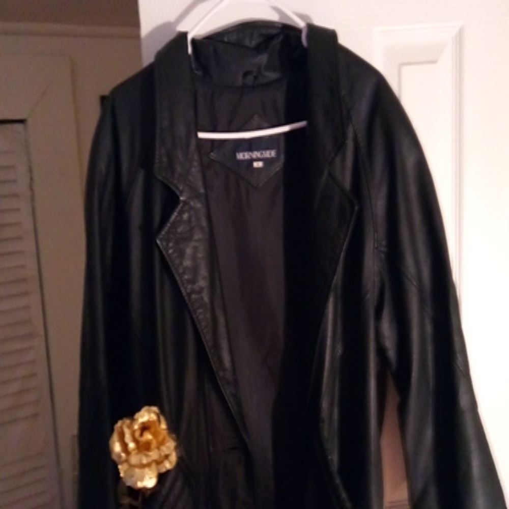 Long, leather coat - Picture 2 of 8
